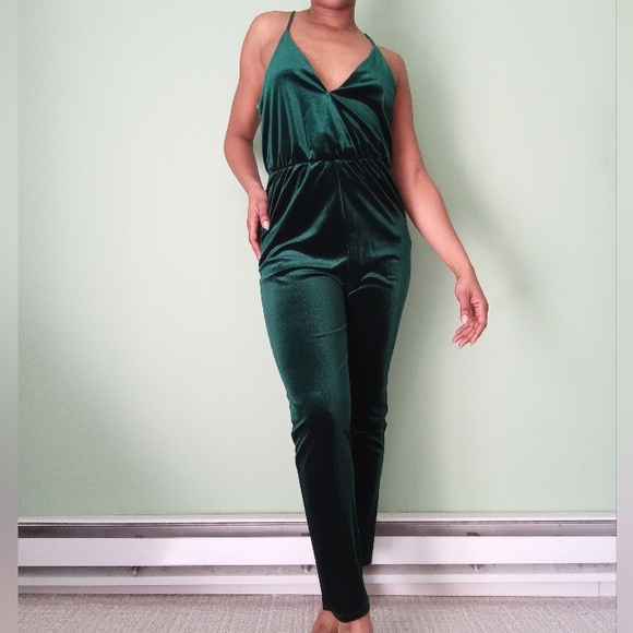 Women's emerald green velvet jumpsuit - Picture 2 of 11